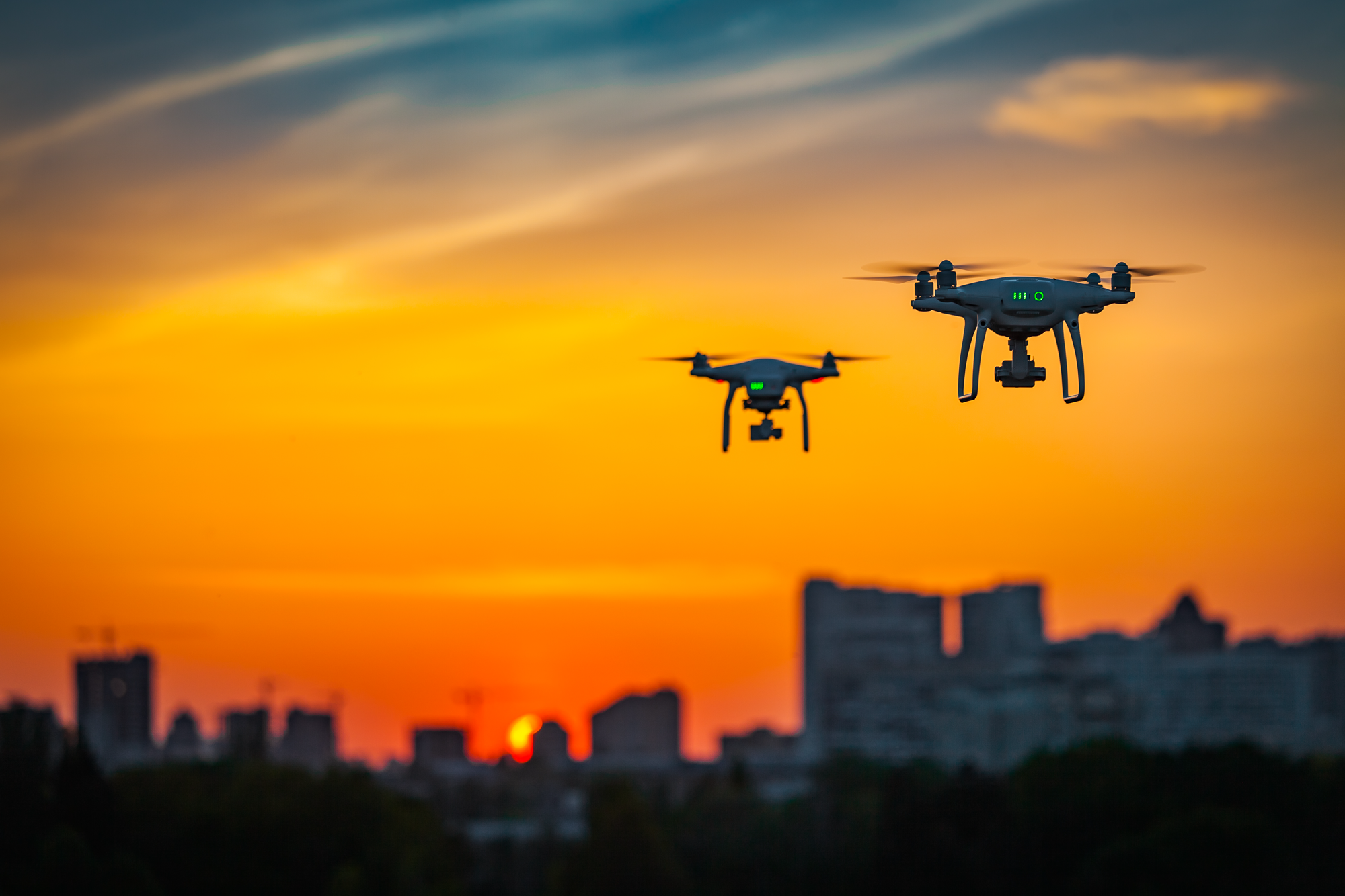 Drone professionale STS Italia durante un’attività di ripresa e ispezione